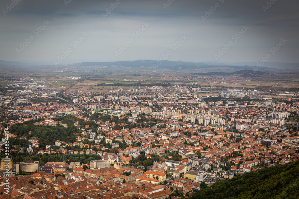 Ausblick über die Großstadt Kronstadt in Rumänien