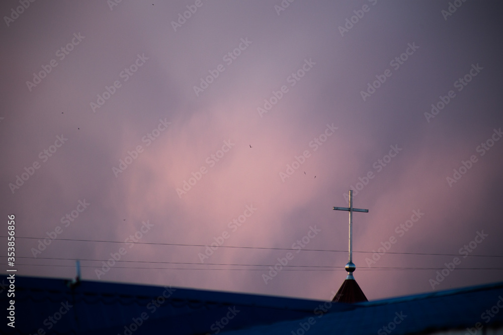 Obraz premium Beautiful magnificent clouds at sunset in the sky