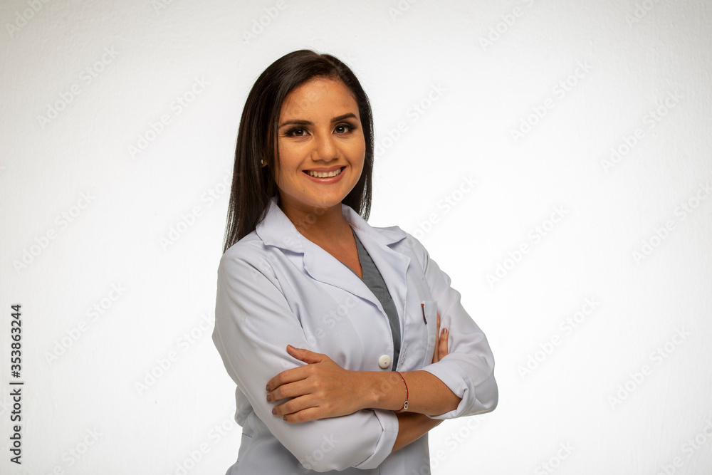 DOCTORA EVITANDO CORONAVIRUS EN ACCION FOTOS ESTUDIO FONDO NEUTRO PARA RECORTE DOCTORA EVITANDO CORONAVIRUS EN ACCION FOTOS ESTUDIO FONDO NEUTRO PARA RECORTE