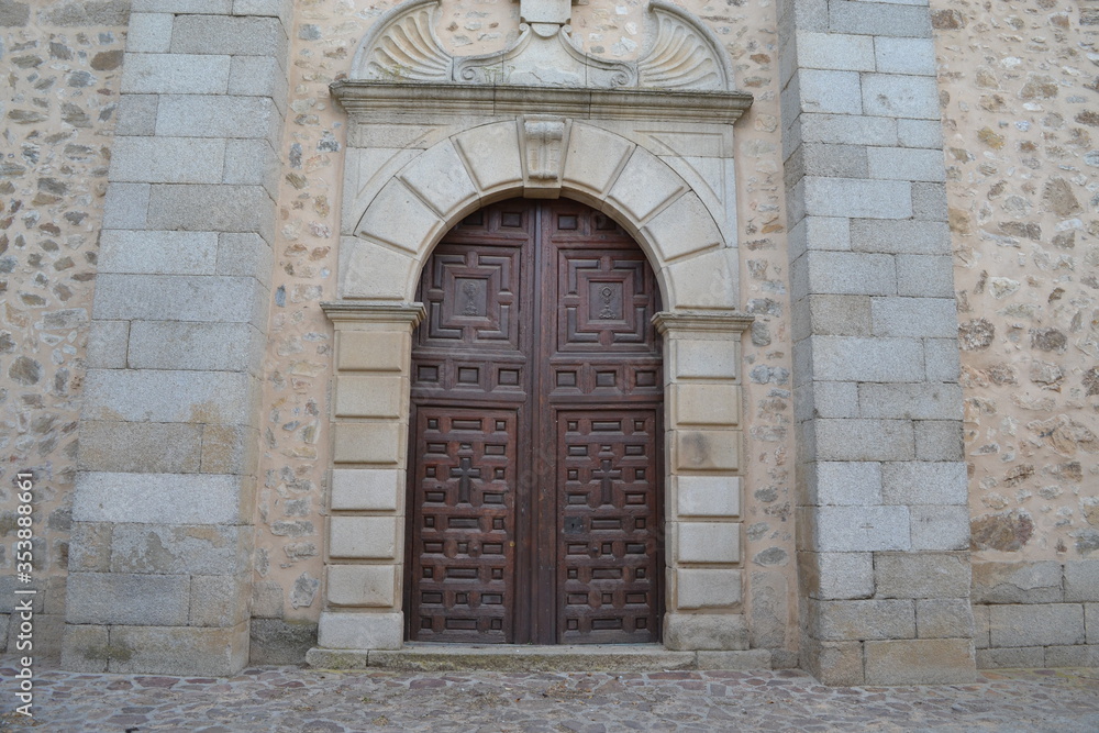 puerta iglesia mascaraque