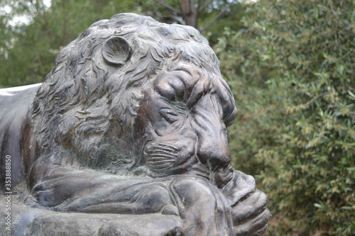 escultura leon