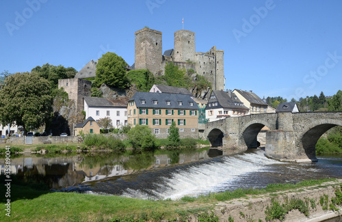 Lahn, Lahnbrücke und Burg in Runkel