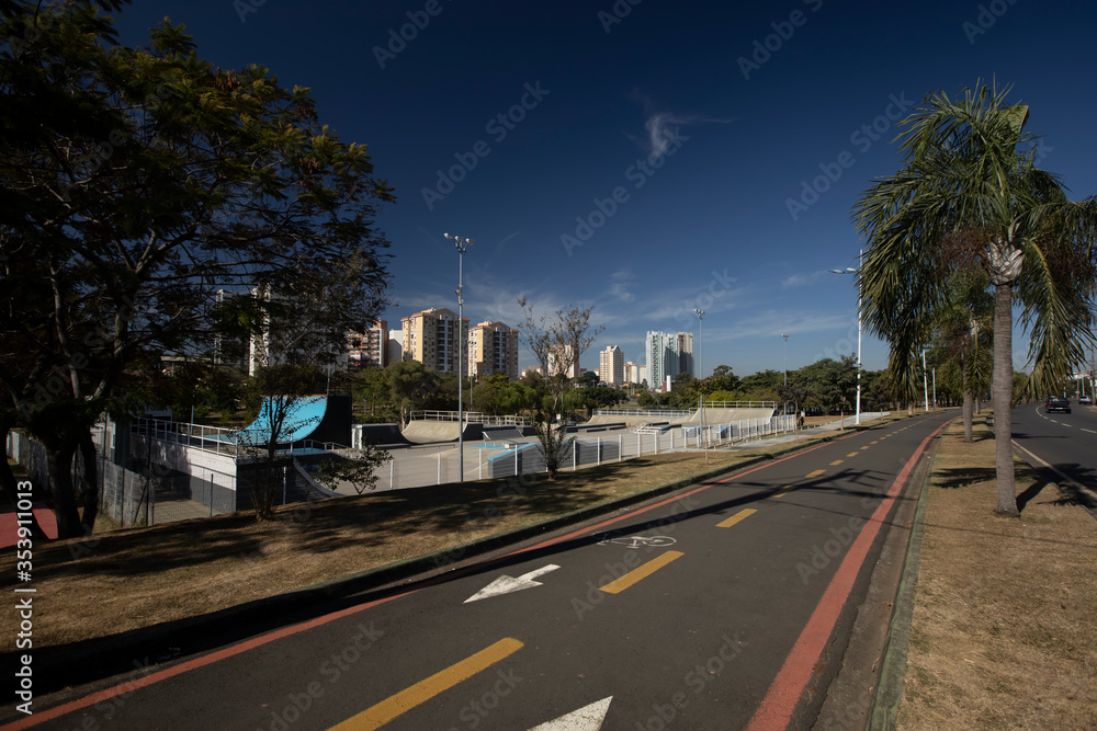 Obraz premium bike lane next to the Indaiatuba skate park, Sao Paulo, Brazil