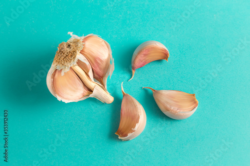 фотографія garlic on blue background