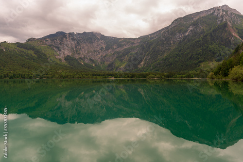 Seeufer am Offensee in Oberösterreich 