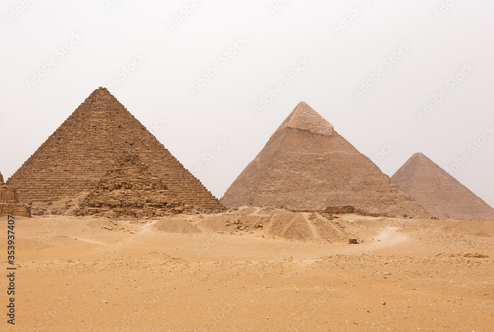 Pyramid of Menkaure, Khafre and the great Pyramid Pyramid of Menkaure, Khafre and the great Pyramid