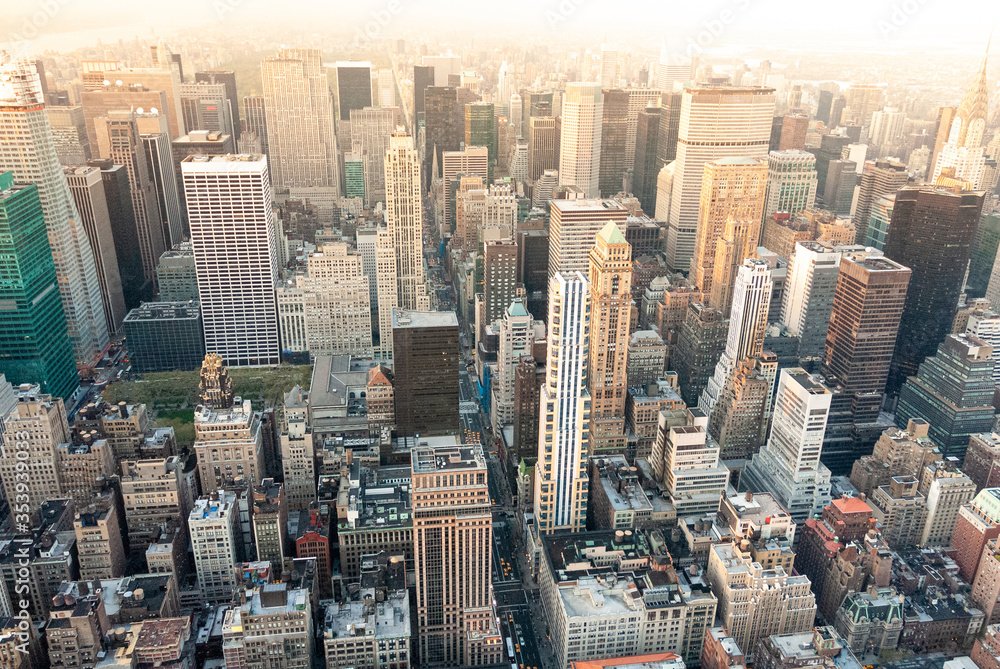 Fototapeta premium Krajobraz Nowego Jorku o zachodzie słońca.