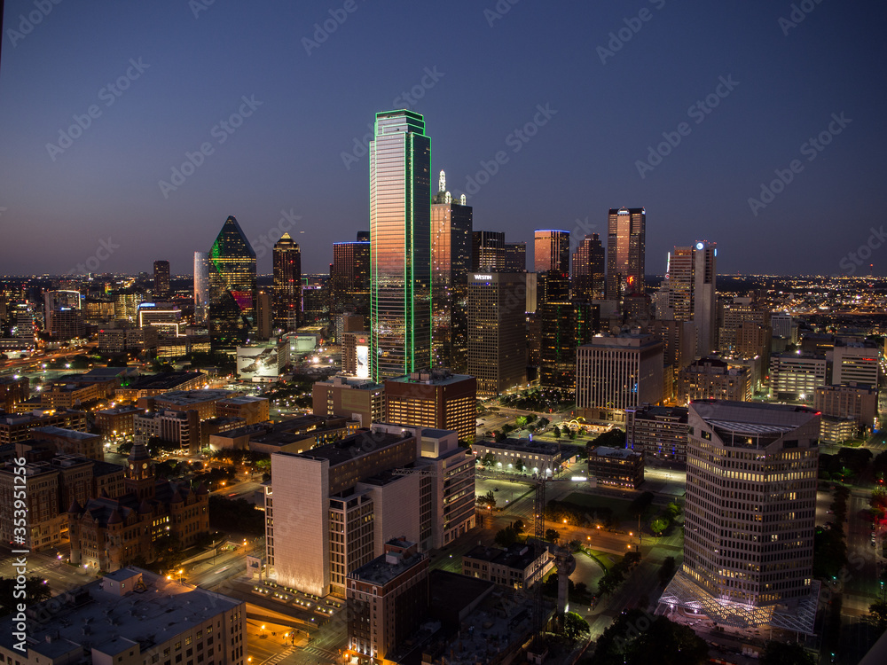 Fototapeta premium Dallas Skyline at Night, Texas, USA