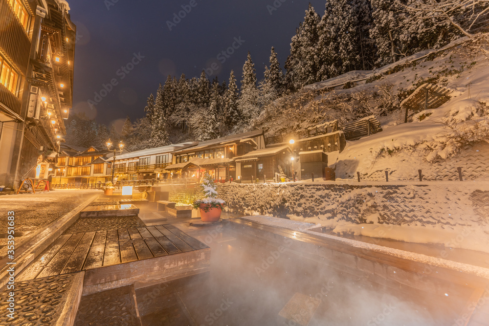 Obraz premium 銀山温泉の夜景