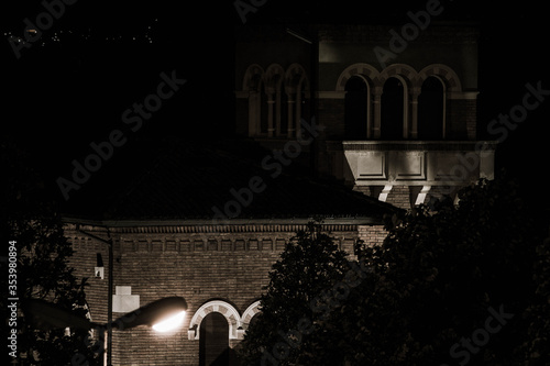 Canvastavla Building by Night - Costruzione in notturna