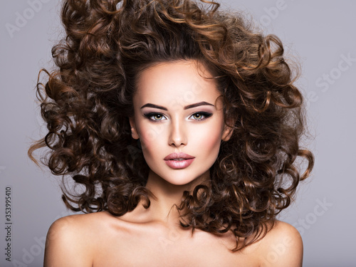 Woman with long bown curly hair