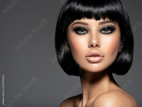 Print op canvas Beautiful fashion woman with a bob hairstyle looks to the camera