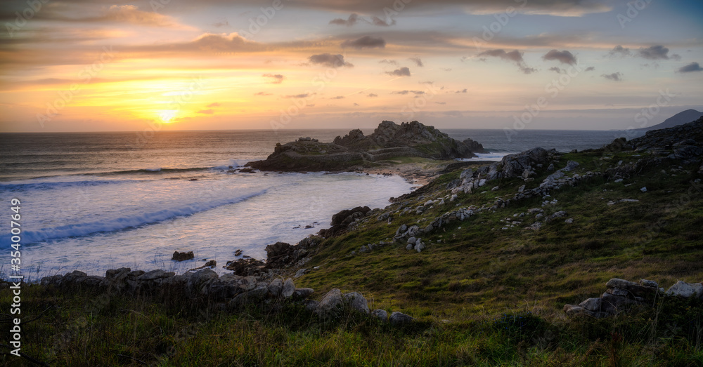 Obraz premium Ruins of Castro de Baroña during a beautiful sunset in the coast of Galicia
