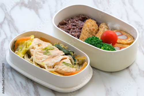 玄米と鮭のお弁当 Japanese lunch box