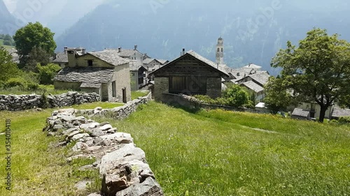 légère brise sur soglio - Suisse photo