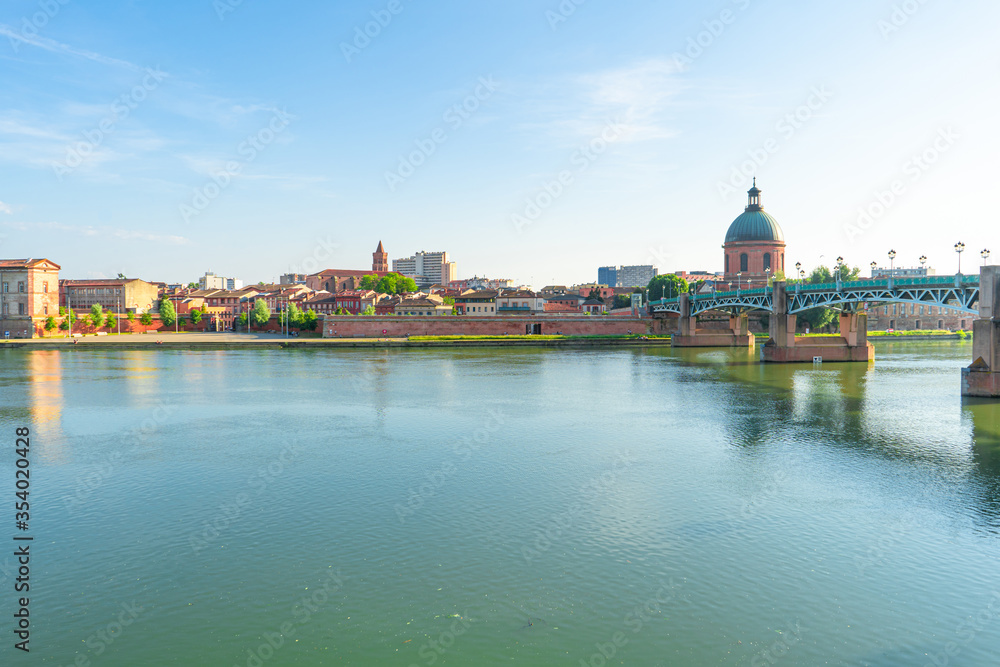 Fototapeta premium Toulouse, river Haute-Garonne, Midi Pyrenees, southern France.
