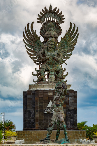 Estatua Bali Garuda Vishnu
