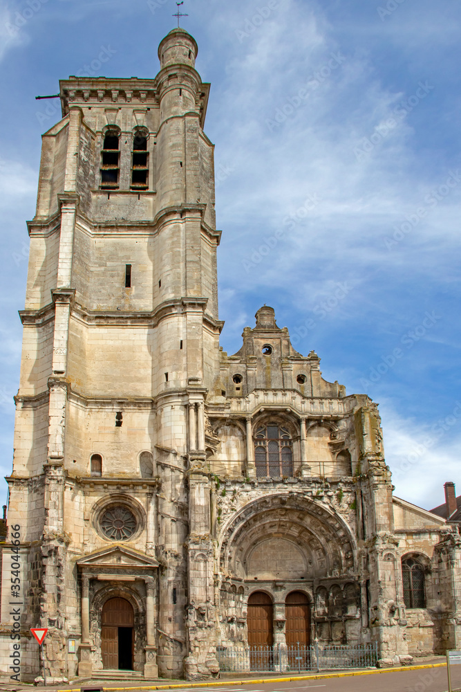 Tonnerre. Façade de l'église Notre-Dame. Yonne. Bourgogne-Franche-Comté	