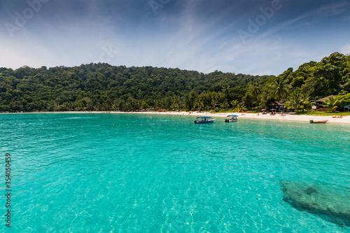 Fototapeta Naklejka Na Ścianę i Meble -  Beautiful tropical beach with white sand and turquoise water on Perhentian Island, Malaysia