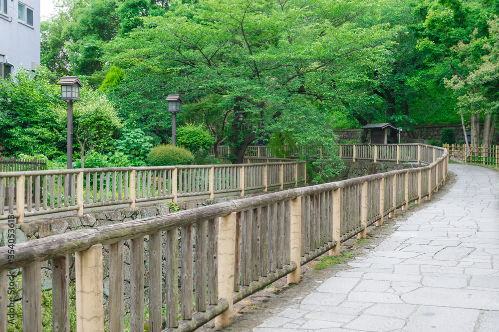 東京都北区王子の音無親水公園の遊歩道