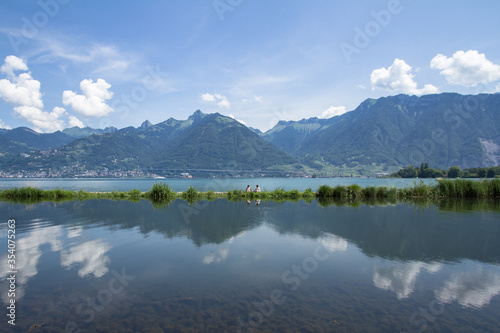 Lake and mountains © Maxime