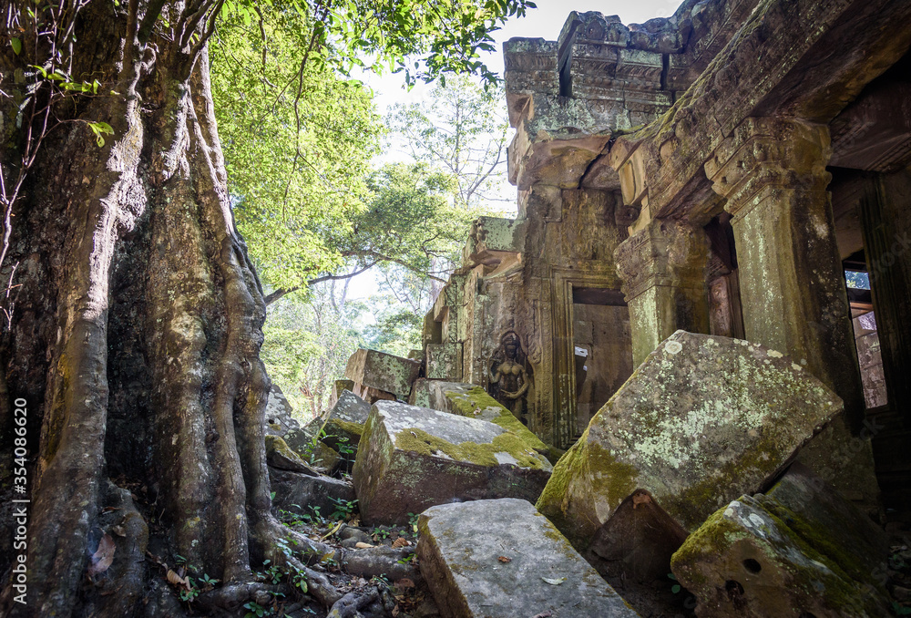 Angkor, Ta Prohm-Tempelkomplex. Dieser Tempel ist als Angkor, Ta Prohm-Tempelkomplex. Dieser Tempel ist als