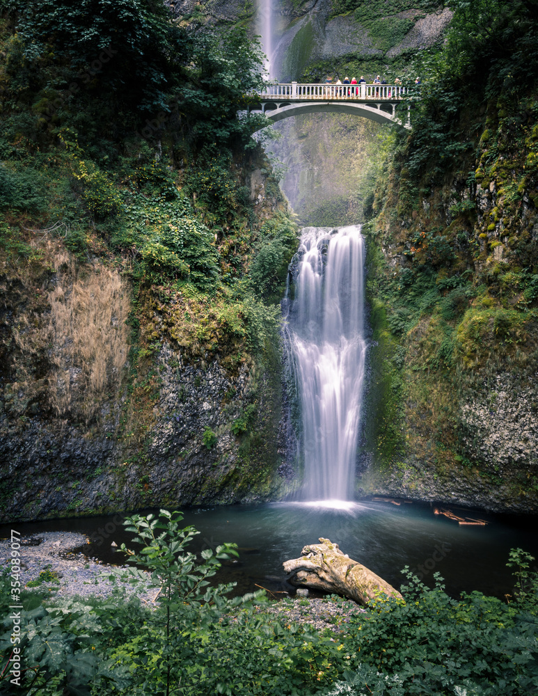 7 件の最適な マルトノマ滝 画像 ストック写真 ベクター Adobe Stock