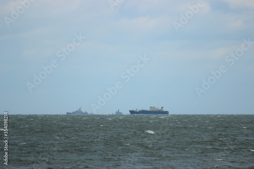 Billede på lærred ships at sea
ships go by sea
