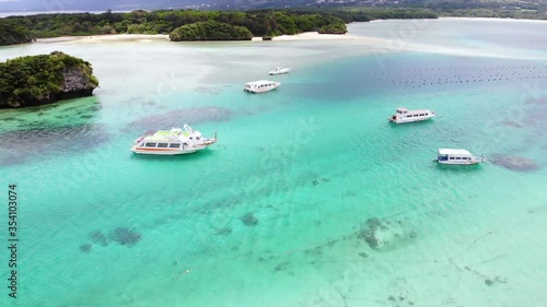 石垣島の川平湾でのドローン空撮、上昇
