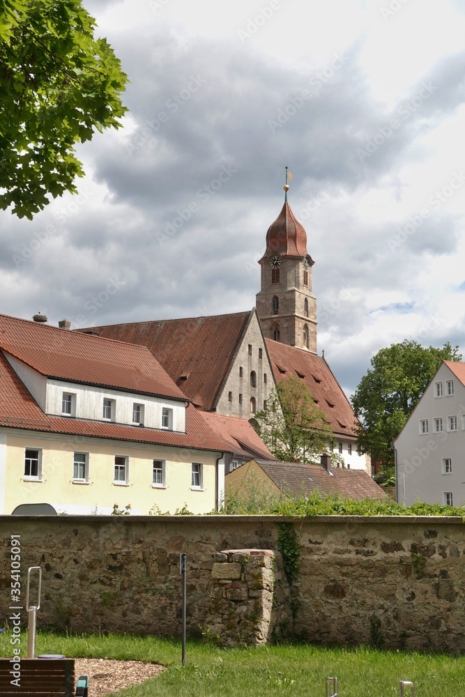 Langenzenn - Trinitatskirche von der Zenn aus gesehen Langenzenn - Trinitatskirche von der Zenn aus gesehen