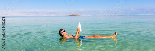 Photos Man relaxing in nature