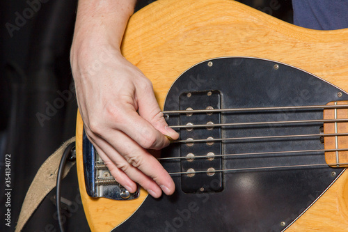 Mediator technique of playing with the right hand on a five string electric bass guitar