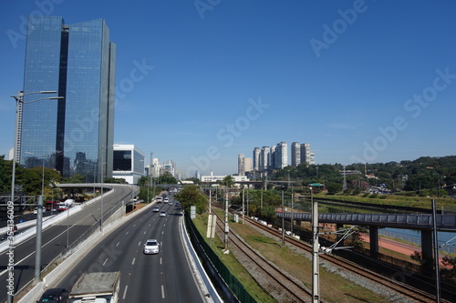 Sao Paulo/Brazil: Pinheiros avenue, cityscape, traffic