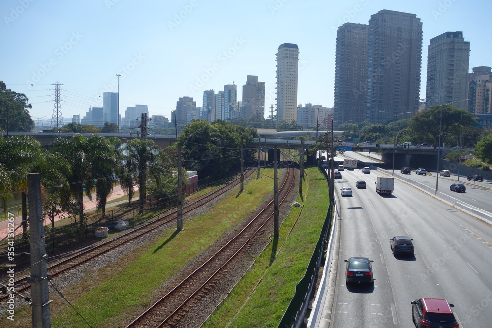 Sao Paulo/Brazil: Pinheiros avenue, train line, cityscape