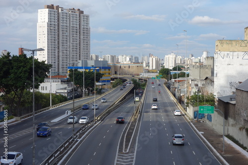 Sao Paulo/Brazil: streetview, viaduct topview, large avenue