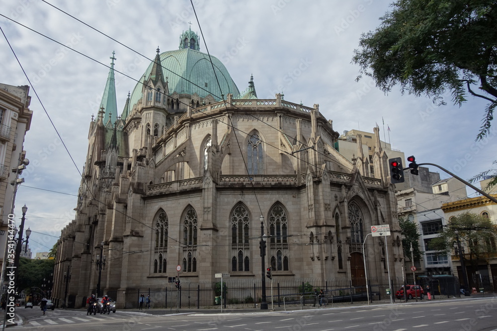 Fototapeta premium Sao Paulo/Brazil: streetview, cityscape, Se cathedral