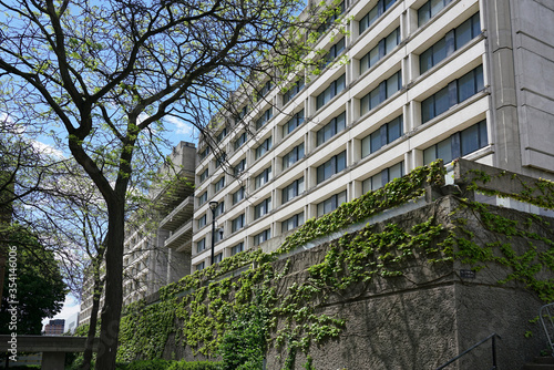 Obraz na plátně TORONTO - MAY 31, 2020:  York University's suburban features  modern architectur