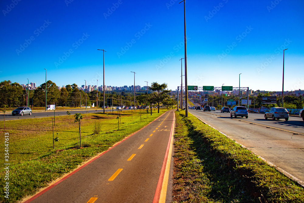 Fototapeta premium A beautiful view of EPTG street at Brasilia, Brazil.