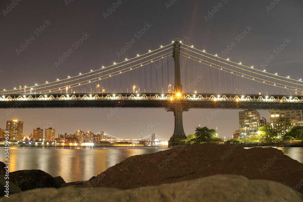 Obraz premium Manhattan bridge at night 