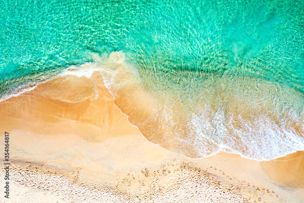 Obraz premium Top view aerial drone photo of ocean seashore with beautiful turquoise water and sea waves. Caribbean resort. Vacation travel background.
