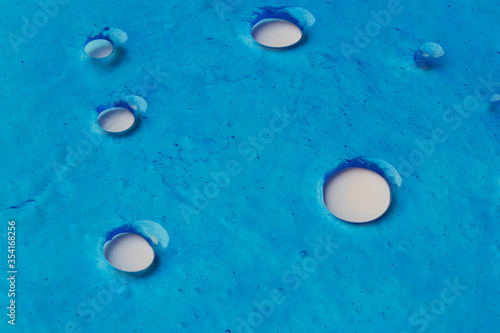 superfície em vidro azul
