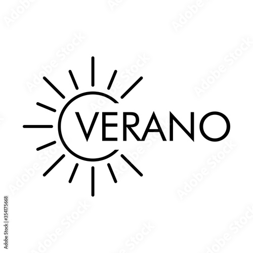 Concepto de vacaciones y viajes. Logotipo lineal sol con texto VERANO en color negro	