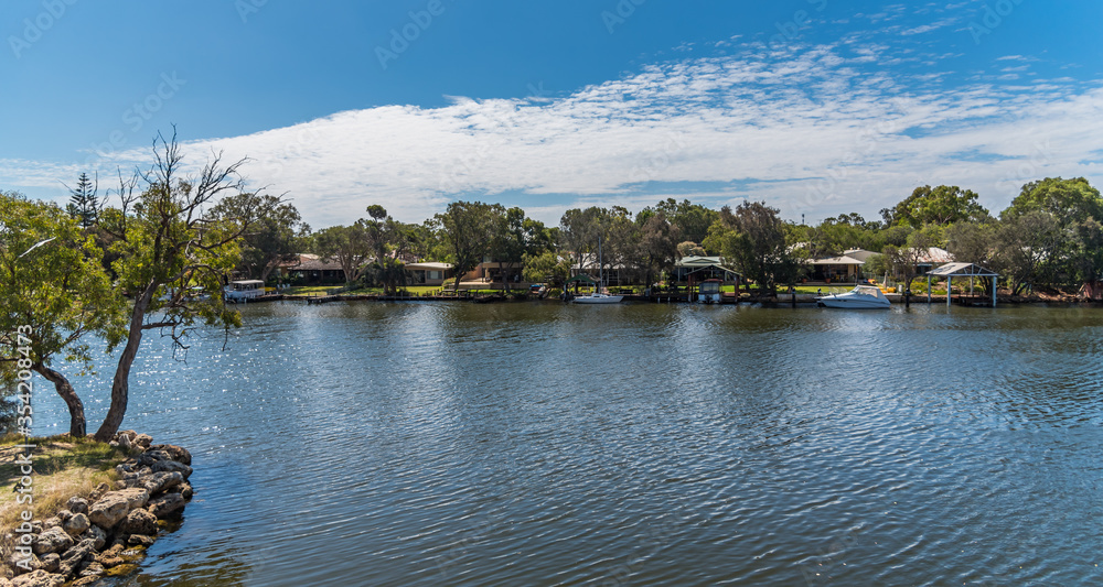 Obraz premium Estuary lifestyle living in the canals of South Yunderup