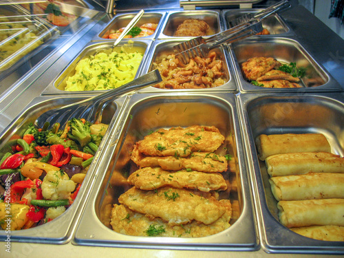 Εκτύπωση καμβά Trays with food in a Russian cuisine canteen