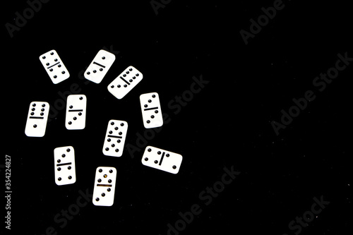 фотографія Dominoes on a black background.