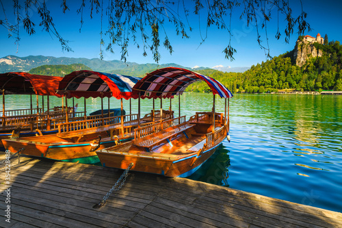 Obraz na płótnie Wooden Pletna boats and castle in background, Bled, Slovenia w salonie