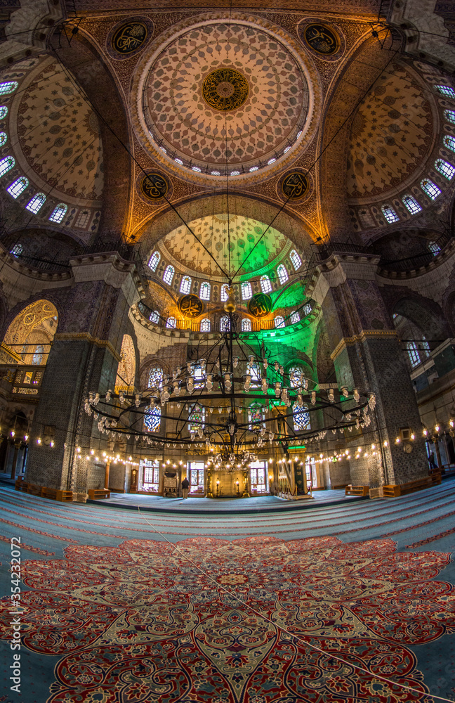 Obraz premium Yeni Cami (Mosque) In Eminonu In Istanbul , Turkey