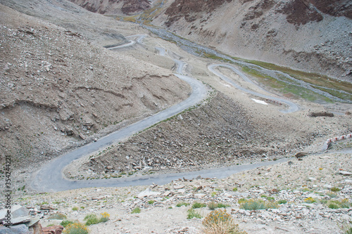 Canvas Print zig zag road pattern at ladakh j&k india