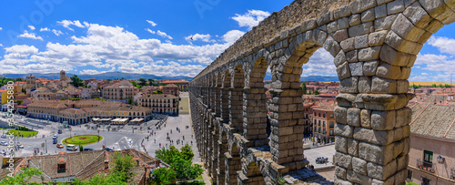 Foto Aqueduct of Segovia, one of the best-preserved Roman aqueducts, in Segovia, Spai