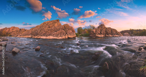 Rocky cascade on a Southern Bug river © Bashkatov